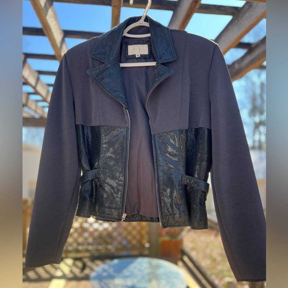 Woman’s Medium Cache Coat